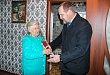 Сергей Путмин поздравил ветерана Леониллу Шеремет с наступающим Днем Победы